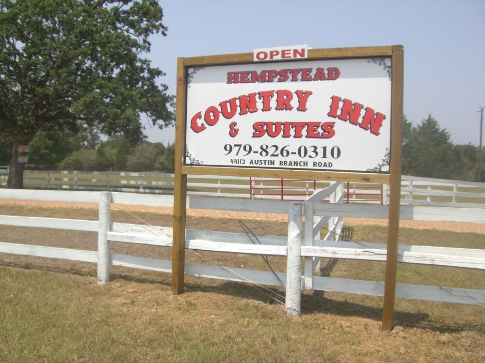 Hempstead Country Inn & Suites エクステリア 写真