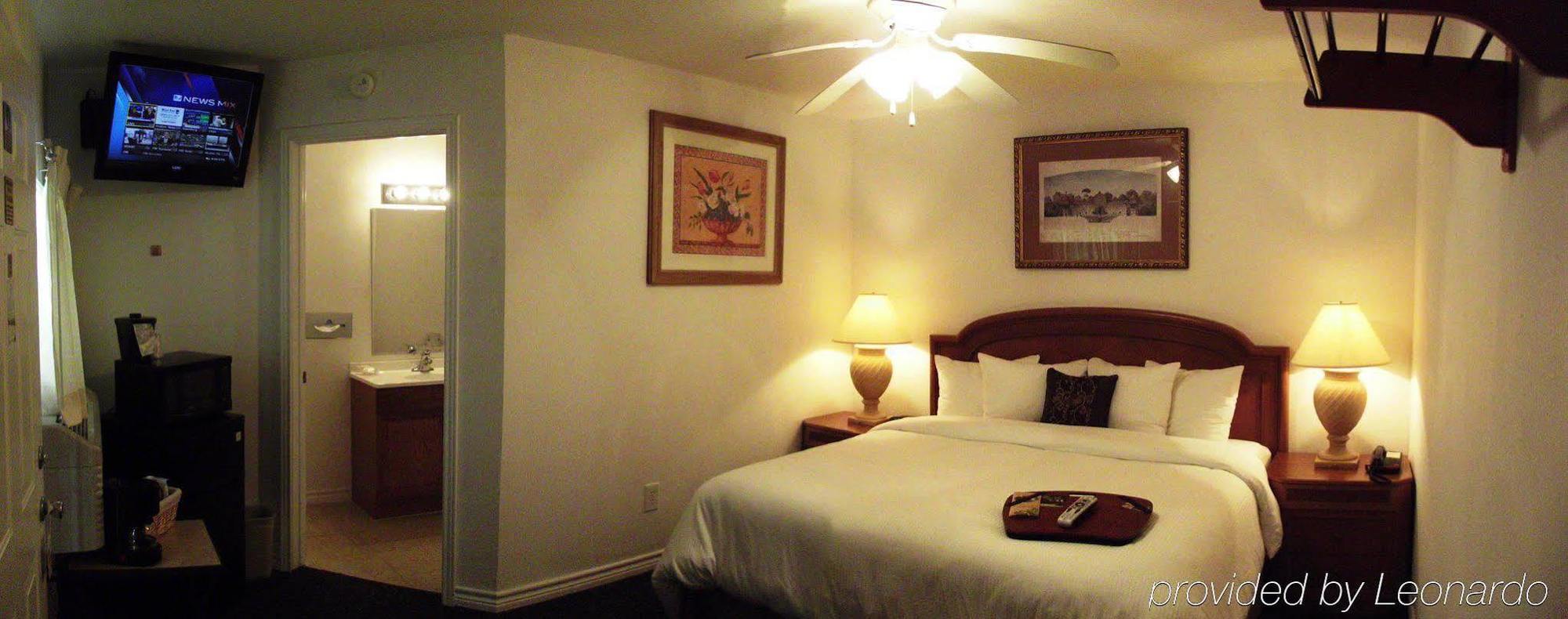 Hempstead Country Inn & Suites エクステリア 写真