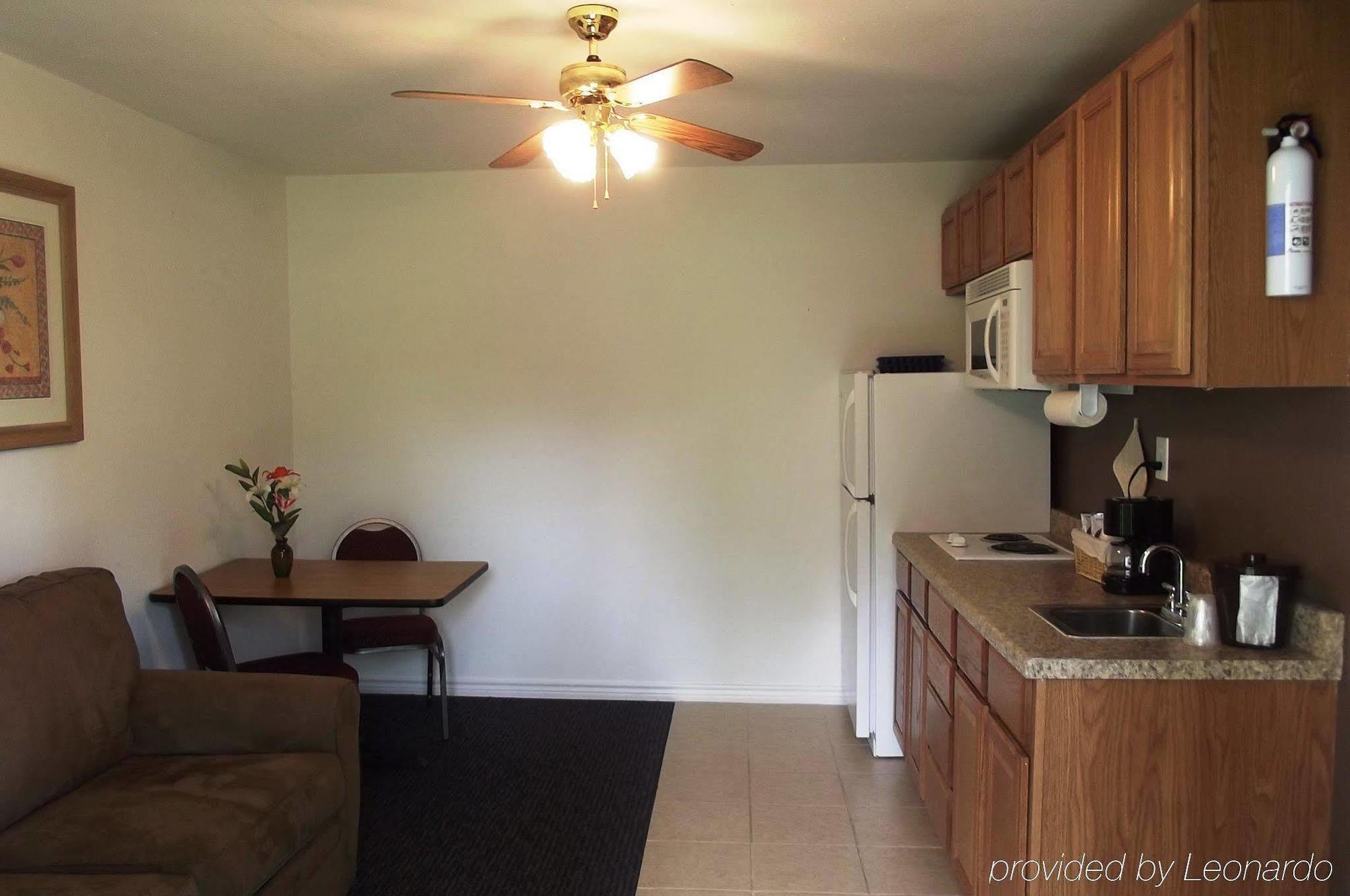 Hempstead Country Inn & Suites エクステリア 写真